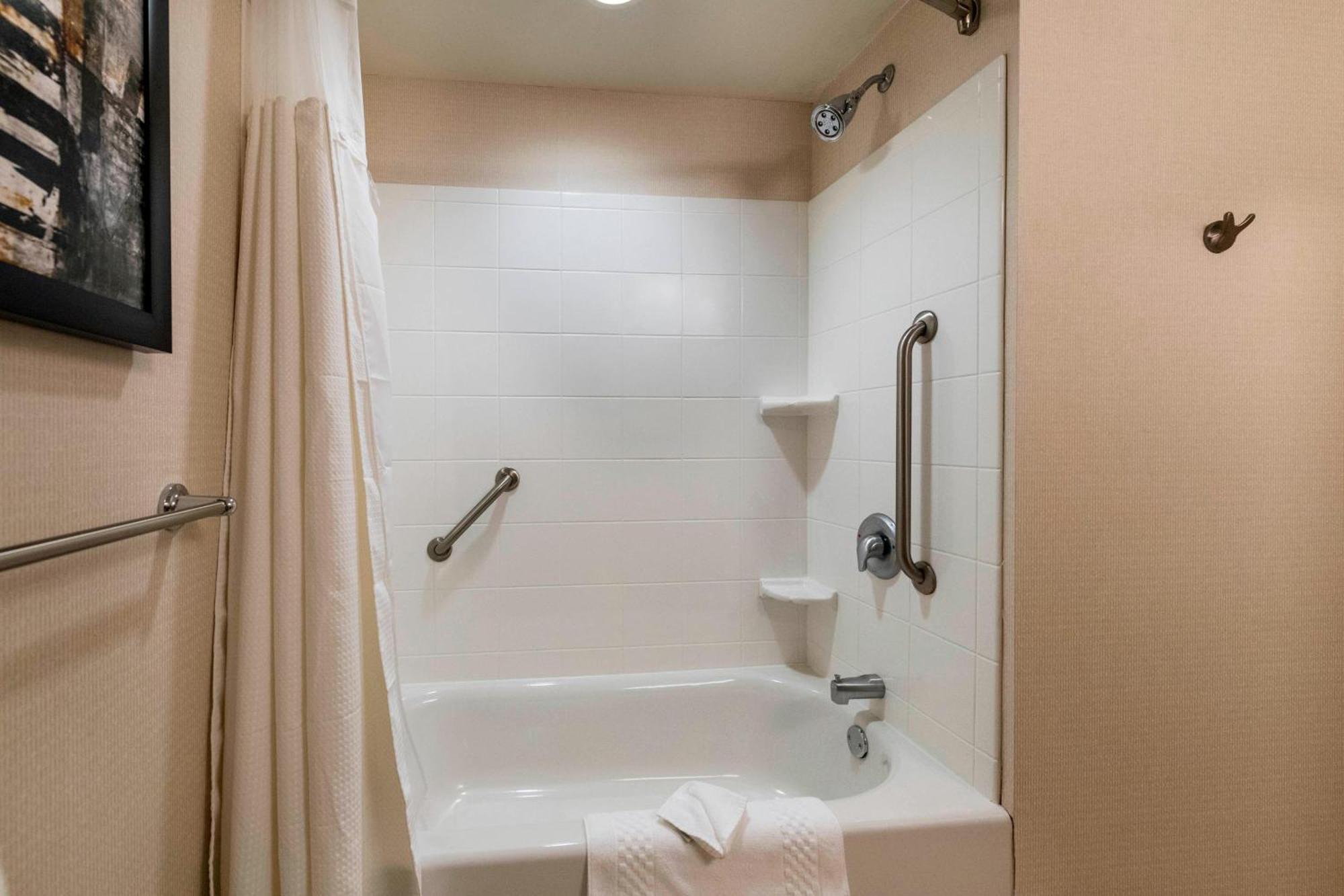 Courtyard By Marriott Atlanta Buford Mall Of Georgia Екстериор снимка