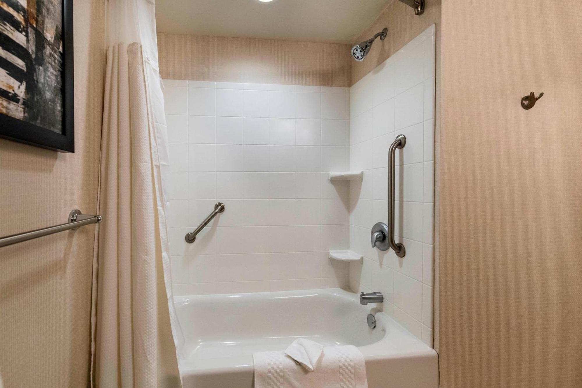Courtyard By Marriott Atlanta Buford Mall Of Georgia Екстериор снимка